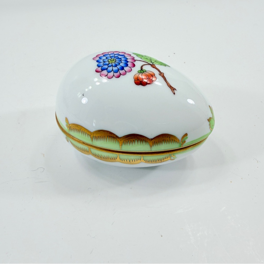 HEREND QUEEN VICTORIA PATTERN PORCELAIN EGG MADE IN HUNGARY 6053 VBA B93 Vintage